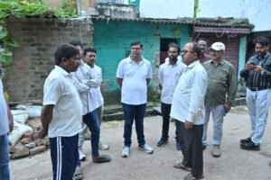 आयुक्त ने डी.एम.एफ. मद से निर्माणाधीन सुलभ शौचालय को शीध्र पूर्ण करने के दिए निर्देश