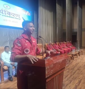 सूर्यकिरण एरोबैटिक टीम ने बच्चों से की मुलाकात, दी प्रेरणा – बढ़ाया उत्साह