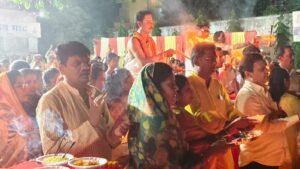 महादेव घाट दाऊचौरा खैरागढ़ में कार्तिक पूर्णिमा के शुभ अवसर पर गंगा आरती एवं दीपदान का आयोजन