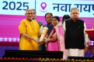 उप राष्ट्रपति सीपी राधाकृष्णन ने छत्तीसगढ़ के 34 अलंकरण से 37 विभूतियों एवं 4 संस्थाओं को किया सम्मानित