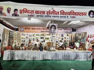 नवा रायपुर में आयोजित राज्योत्सव में आकर्षक रही इन्दिरा कला संगीत विश्वविद्यालय की प्रदर्शनी