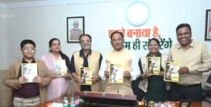 मुख्यमंत्री ने किया शंकर पांडे की पुस्तक ’’छत्तीसगढ़ अतीत से अब तक’’ का विमोचन