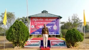 सूरजपुर पुलिस ने गाया वंदे मातरम। राष्ट्रीय गीत के 150 वर्ष पूरे होने पर राष्ट्र सेवा का संकल्प