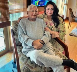 बिहार में RJD की करारी हार के बाद यादव परिवार में बवाल! रोहिणी आचार्य ने तोड़ा परिवार से नाता, राजनीति छोड़ी – सोशल मीडिया पर बड़ा धमाका