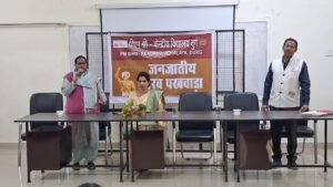 बाल दिवस पर हेमा सक्सेना द्वारा सेवा कार्य एवं उपहार वितरण