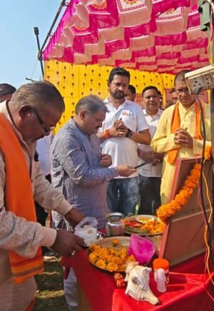 जिले में धान खरीदी सीजन की शुरुआत : सलोनी उपार्जन केंद्र में सांसद संतोष पाण्डेय ने किया शुभारंभ