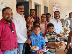 प्रजा सेवा समिति ने पी.एम. श्री विद्यालय में न्योता भोजन के साथ मनाया स्थापना दिवस