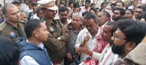 किसानों का आक्रोश फुटा, किया तहसील कार्यालय का घेराव, एग्रेटेक पोर्टल में गड़बड़ी, किसान लगा रहे सरकारी दफ्तरों के चक्कर