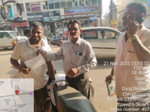 अवैध होर्डिंग्स हटाने के अभियान में निगम की सख्ती सुपेला क्षेत्र में ओवर ब्रिज पिलर्स से हटाए गए विज्ञापन, 1500 का जुर्माना