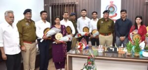 पीएससी के द्वारा चयनित अभ्यर्थियों का दुर्ग एसएसपी ने किया सम्मान