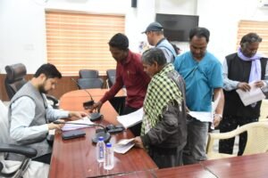 कलेक्टर ने जनदर्शन में सुनी नागरिकों की समस्याएं, आवासीय पट्टा और ऋण वसूली के मामलों पर शीघ्र कार्रवाई के दिए निर्देश