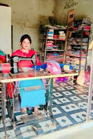 माओवाद प्रभावित क्षेत्र से निकलकर आत्मनिर्भरता की मिसाल बनीं श्रीमती सरोज पोडियाम…