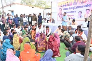 उपमुख्यमंत्री विजय शर्मा ने ग्राम चरडोंगरी और बांझी में चौपाल लगाकर ग्रामीणों से किया सीधा संवाद..