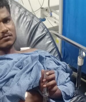 युवक से चाकूबाजी, हमले से चाकू पेट में फंसा