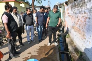 आयुक्त ने खुर्सीपार क्षेत्र का किया औचक निरीक्षण, निगम की आय बढ़ाने और मूलभूत सुविधाओं पर जोर