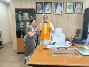 जैन मुनि संत अरविंद जी से मिली कुलपति, विश्वविद्यालय को निरंतर आगे बढ़ाने का लिया आशीर्वाद