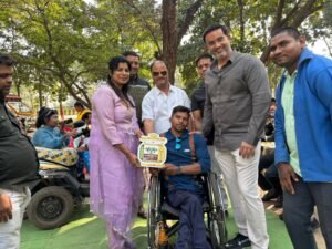 दिव्यांगजनों ने गाया मधुर गीत और दिखाई प्रतिभा मिला सम्मान एवं पुरस्कार
