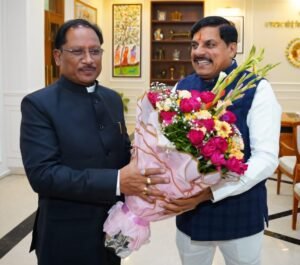 मुख्यमंत्री विष्णु देव साय ने भोपाल प्रवास के दौरान मध्यप्रदेश के मुख्यमंत्री डॉ. मोहन यादव से रविवार की शाम समत्व भवन मुख्यमंत्री निवास में सौजन्य भेंट की।