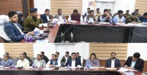 यातायात नियमों का पालन कराने सहित सड़क दुर्घटना रोकने प्रभावी कार्यवाही करें -कलेक्टर