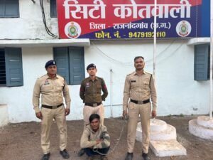 पुलिस की त्वरित कार्यवाही पीड़ित के स्कूटी की आग बुझाई और आधा घंटा के भीतर आरोपी पुलिस हिरासत में..