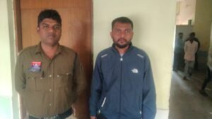 ऑनलाइन सट्टा के प्रकरण में फरार था आरोपी को पुलिस ने किया गिरफ्तार आरोपी की कब्जे से दो नग मोबाइल किया गया जप्त