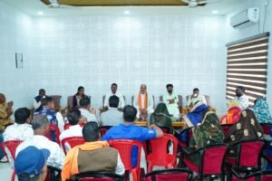 दुर्ग ग्रामीण विधायक ललित चंद्राकर ने पंडित प्रदीप मिश्रा के शिवमहापुराण कथा के सम्बंध में आयोजित बैठक में शामिल हुए