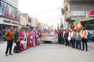 आत्मनिर्भर भारत पद यात्रा एवं घर- घर सम्पर्क अभियान कार्यक्रम में शामिल हुए दुर्ग ग्रामीण विधायक ललित चंद्राकर व भाजपा जिला अध्यक्ष सुरेन्द्र कौशिक