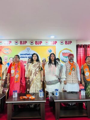 आत्मनिर्भर भारत संकल्प अभियान के तहत महिला सम्मेलन में स्व उत्पाद की लगी प्रदर्शनी, सांसद विजय बघेल सहित सरोज पांडेय ने बढ़ाया उत्साह