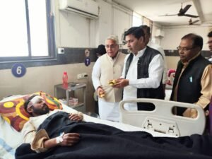 स्व. श्री मोतीलाल वोरा जी की पाँचवीं पुण्यतिथि पर जिला चिकित्सालय दुर्ग में फल वितरण कार्यक्रम