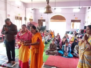 व्यक्तित्व निर्माण युवा शिविर का शुभारंभ गायत्री शक्ति पीठ पवनतरा जालबांधा