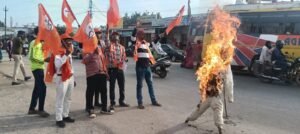 कांकेर जिले के आमाबेड़ा क्षेत्र में जनजातीय परंपराओं से जुड़े विवाद और कथित प्रशासनिक पक्षपात के विरोध में सर्व समाज के आह्वान पर बुधवार को प्रस्तावित छत्तीसगढ़ बंद का असर खैरागढ़ शहर में भी देखने को मिला