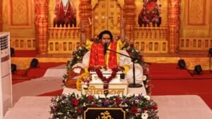 खामियां खुद में देखो और खूबियां दूसरों में देखो तो जीवन सफल बनेगा -पंडित धीरेंद्र कृष्ण शास्त्री