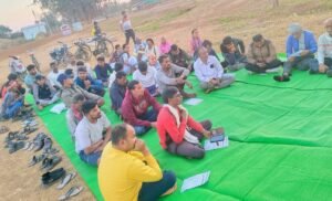 किसानों का आरोप – सक्षम अधिकारी के आदेश के बिना टावर निर्माण सर्वे के बहाने खेतों में प्रवेश कर रहे हैं