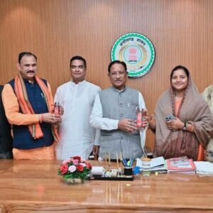 सीएम विष्णुदेव ने केबिनेट मंत्रियों के साथ “रिकेश सेन MLA” बोतलबंद पानी किया लांच..