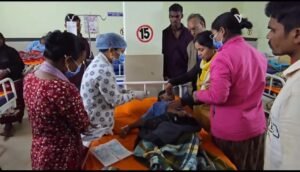 खैरागढ़ Breaking:- करमतरा प्राथमिक स्कूल में बड़ा हादसा,रतनजोत के जहरीले पौधे का 19 बच्चों नें खाया फल, पहुंचे हास्पिटल