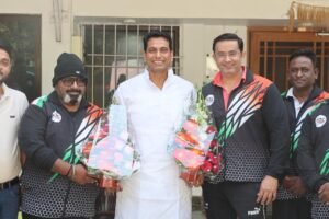 विधायक देवेंद्र से परिवार इंदर ने छोटू के साथ की मुलाकात