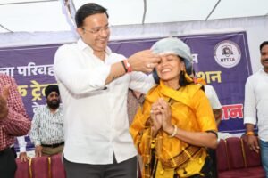 सड़क सुरक्षा माह के तहत भिलाई में मेगा जागरूकता अभियान, ट्रक चालकों के लिए स्वास्थ्य जांच व रक्तदान शिविर आयोजित