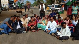 ढिमरीकुआ में ‘मनरेगा बचाओ संग्राम’; विधायक यशोदा वर्मा ने किसानों और मजदूरों के हक में किया धरना प्रदर्शन व चक्काजाम