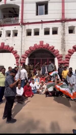 राष्ट्रपिता महात्मा गांधी की पुण्यतिथि पहली बार शराब दुकाने खुली कांग्रेस ने किया विरोध और आबकारी कार्यालय का घेराव — अय्यूब खान