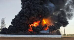 जालबांधा स्थित केमिकल फैक्ट्री में भीषण आग, 20 किमी दूर तक दिखा धुएं का और आग की लपट