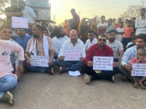 फुलझर क्षेत्र में संचालित औद्योगिक कंपनी न्यू लुक बायो फ्यूल के विरुद्ध ग्रामीणों का विरोध, प्रदूषण और जन-सुरक्षा को लेकर प्रशासन से कार्रवाई की मांग