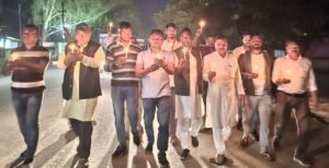 अंधेरे में डूबा शहर , बढ़ते हादसों पर कांग्रेस का कैंडल मार्च – भाजपा सरकार और नगर पालिका पर लापरवाही का आरोप