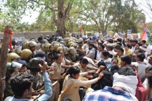 अवैध अफीम खेती मामले में कांग्रेस का उग्र प्रदर्शन…