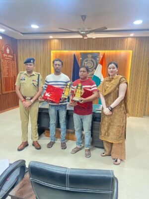 मानवता की मिसाल: मासूम बच्ची की मदद करने वाले दो युवकों को राजनांदगांव पुलिस ने किया सम्मानित