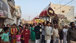 भिलाई में श्रद्धा और भक्ति के साथ निकली साईंनाथ पालकी शोभा यात्रा, भजन संध्या और घोड़ों के नृत्य ने मोहा मन…