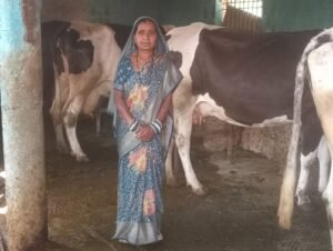 स्व-सहायता समूह से बदली जिंदगी, डेयरी और खेती से ‘लखपति दीदी’ बनीं माधुरी जंघेल