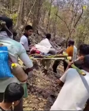 छत्तीसगढ़ की स्वास्थ्य व्यवस्था पर निकिता मिलिंद का हमला, 15 किमी तक खाट पर मरीज ढोने का मामला उठाया