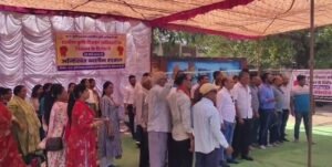 अवैध निलंबन के खिलाफ कृषि विस्तार अधिकारियों के आंदोलन को मिला किसानों का साथ