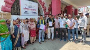 निजी स्कूलों की मनमानी और आर्थिक शोषण के खिलाफ आम आदमी पार्टी का हल्ला बोल; कलेक्टर को सौंपा ज्ञापन