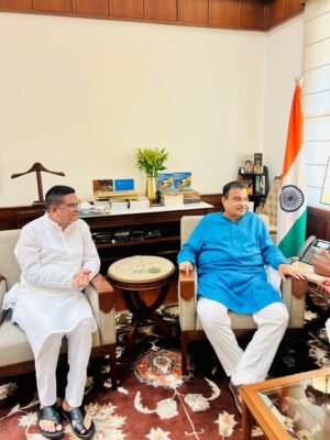 विधायक रिकेश ने केंद्रीय मंत्री नितिन गडकरी से की मुलाकात, रायपुर-नागपुर हाईवे पर दो नए फ्लाईओवर और कुम्हारी टोल प्लाजा हटाने की रखी मांग